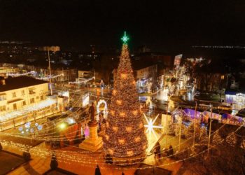 Cel mai mare pom de Crăciun din țară a fost inaugurat. Ilan Șor: Orheiul a devenit pentru al șaptelea an consecutiv capitala sărbătorilor de iarnă