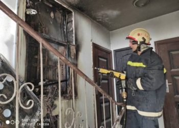 Incendiu într-un bloc locativ din capitală. Șapte persoane — evacuate după ce nouă contoare electrice au luat foc | VIDEO