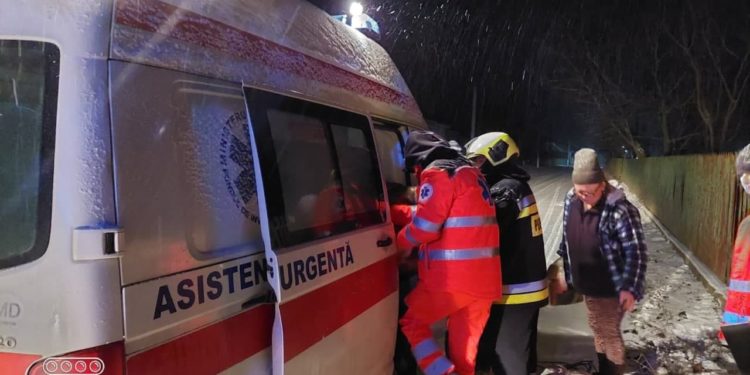 Misiuni de salvare, pe traseele din țară: Pompierii au intervenit în peste 33 de situații de risc | FOTO