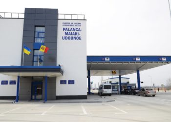 Ascundeau în dulapuri bani și alcool de import. Ce a fost găsit în garderoba angajaților de la PTF Palanca-Maiaki-Udobnoe | VIDEO