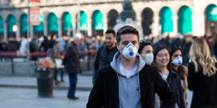 Guvernul italian a decis ca purtarea măştii să devină obligatorie în exterior