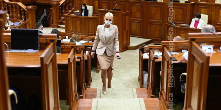 „Marina Tauber este candidatul care deja a câștigat alegerile. Noi vom lupta, nimic nu s-a întâmplat”. Reacția lui Tauber după ce CEC a cerut excluderea sa din campania electorală | VIDEO