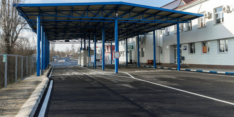 Cetățenii care intră în România nu vor mai fi nevoiți să completeze declarația epidemiologică. Detalii de la Ambasada României în Moldova