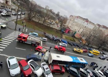 Relatările șoferul autobuzului care a pornit tot carambolul pe strada Vasile Alecsandri din capitală: Bărbatul este în stare de șoc | VIDEO