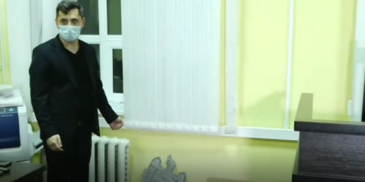 STOP CADRU de la şedința de judecată de la Bălți. Stema de Stat, tăvălită pe jos!