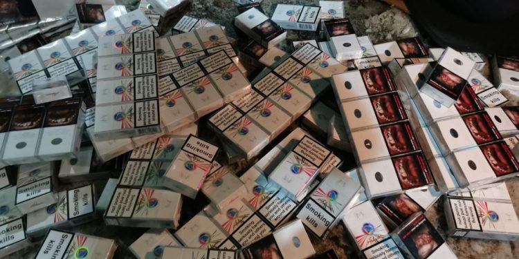 Șoferul unu BMW X5 prins cu 17 820 de  țigarete, ascunse în automobil | VIDEO