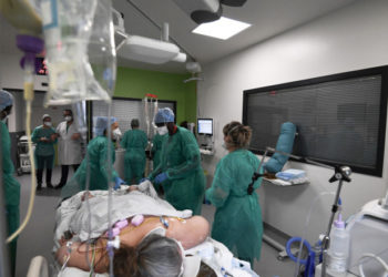 Record absolut de infectări cu coronavirus în lume. Europa extinde restricțiile, șeful OMS spune că urmează un „tsunami de cazuri”