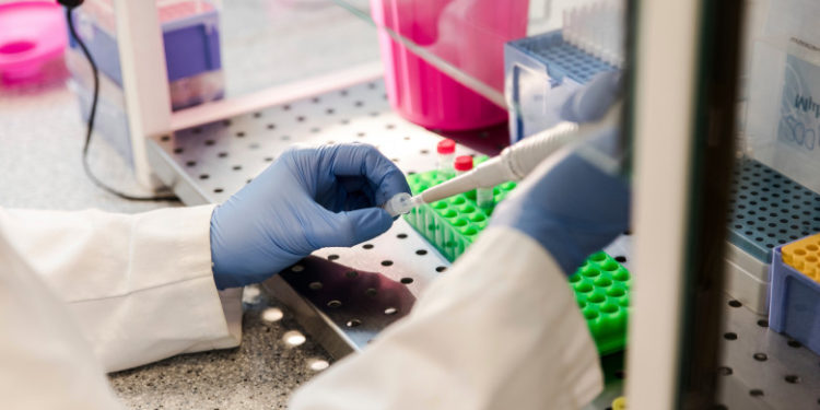 Comisia Europeană anunță un nou test PCR care detectează Omicron fără a fi nevoie de secvențiere. Toate laboratoarele îl pot comanda