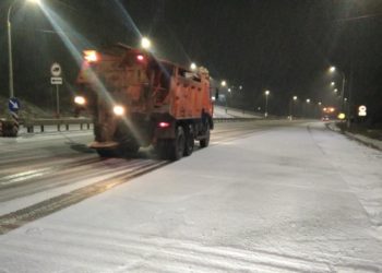 Снег и гололед. Власти рассказали о ситуации на дорогах страны