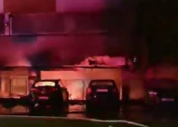 Nouă persoane — la spital și alte peste 200, cazate pe la rude și prieteni. Ultimele date de la cumplitul incendiu din orașul Constanța, România | VIDEO