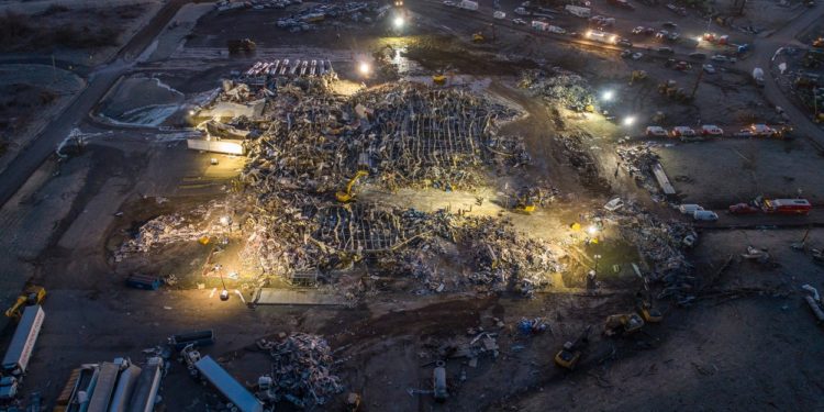 Imagini de groază, lăsate în urmă de zecile de tornade care au lovit SUA | VIDEO