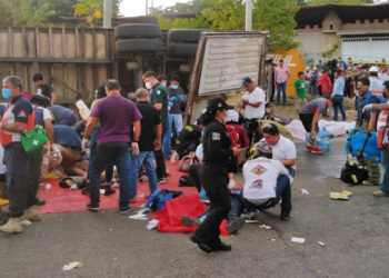 Cel puţin 53 de migranţi au murit, după ce un camion s-a răsturnat, în Mexic | VIDEO