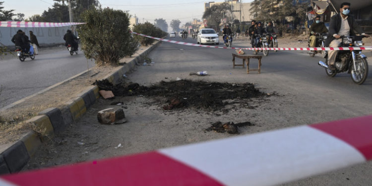 Directorul unei fabrici din Pakistan a fost torturat, ucis și incendiat în stradă după ce ar fi dat jos niște afișe cu citate din Coran