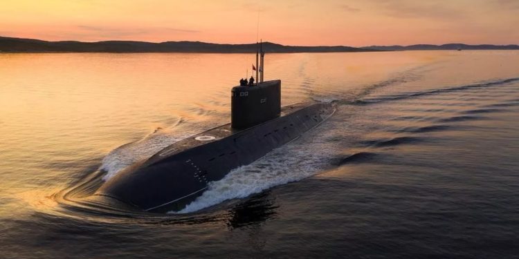 Российская субмарина столкнулась с ищущим ее британским фрегатом