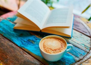 Набирает размах акция, позаимствованная в Италии: Люди могут оставить книгу для тех, кто любит читать, но не может себе позволить ее купить | VIDEO