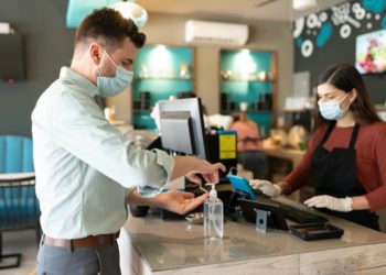 Полиция составила протоколы на 16 заведений, которые работали после 22.00, вопреки постановлению НЧКОЗ