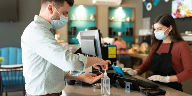 Полиция составила протоколы на 16 заведений, которые работали после 22.00, вопреки постановлению НЧКОЗ