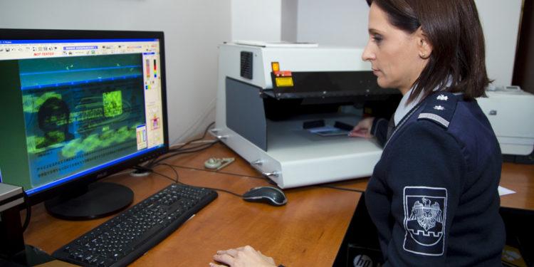 Фальшивые паспорта нашли на таможне в Чадыр-Лунге