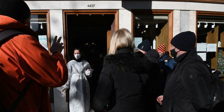 В Италии сообщили, что страна вышла на плато по заражениям «омикроном»