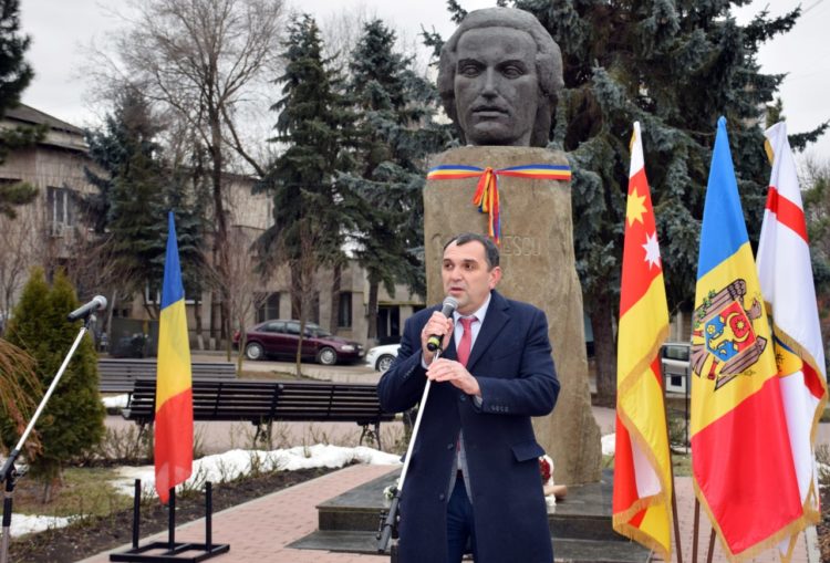 Ziua de naștere a poetului Mihai Eminescu a fost sărbătorită, la Orhei, prin mai multe manifestări culturale