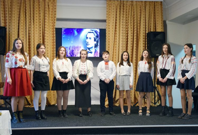 Ziua de naștere a poetului Mihai Eminescu a fost sărbătorită, la Orhei, prin mai multe manifestări culturale