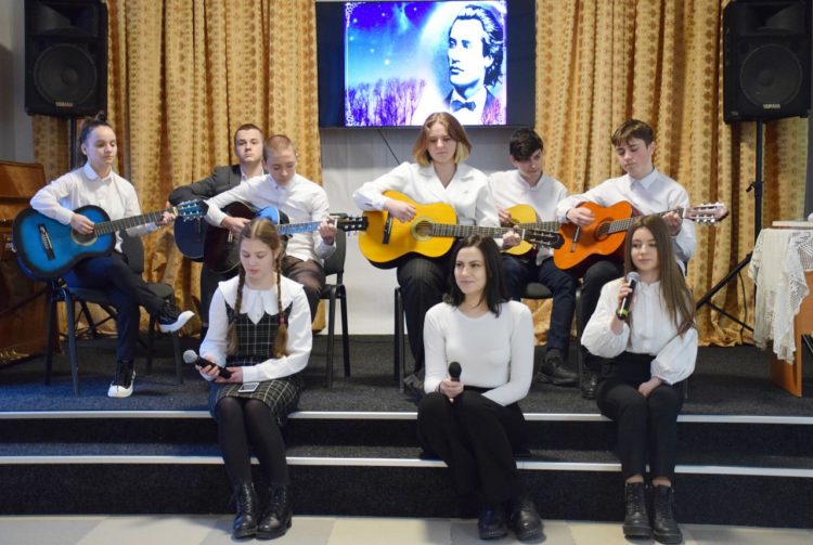 Ziua de naștere a poetului Mihai Eminescu a fost sărbătorită, la Orhei, prin mai multe manifestări culturale