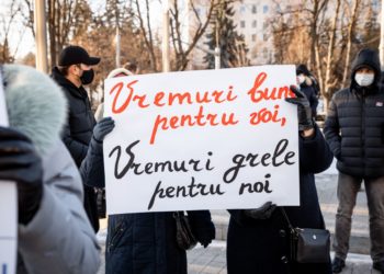 Flash mob cu facturi la Președinție. Partidul „ȘOR” critică scumpirile fără precedent a gazelor