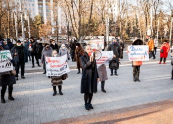 Flash mob cu facturi la Președinție. Partidul „ȘOR” critică scumpirile fără precedent a gazelor