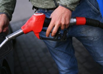 Carburanții se scumpesc a treia zi la rând. Ce preturi a stabilit ANRE | VIDEO