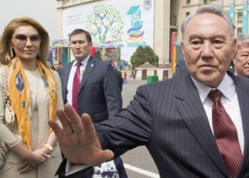 СМИ: Назарбаев с семьей покинул Казахстан