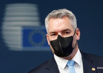 Канцлер Австрии заболел COVID-19