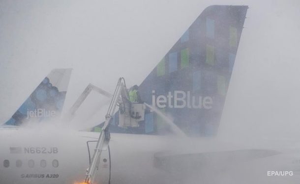 В США отменены тысячи авиарейсов из-за снежной бури