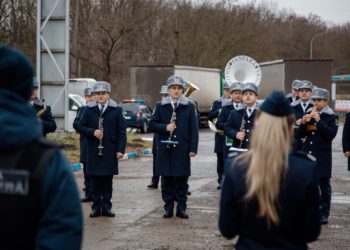 Fanfara Poliției de Frontieră a mers să vestească Nașterea Domnului colegilor ucraineni | VIDEO