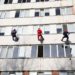 Magia Crăciunului la Spitalul Clinic Municipal pentru Copii ,,Valentin Ignatenco”: Moș Crăciun, Spider Man, Halk și Optimus Prime au intrat în saloane prin geamuri | VIDEO