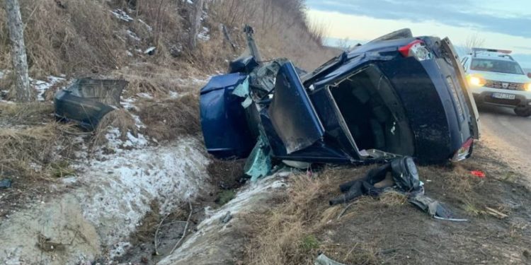 Accident la intrarea în Hâncești. Două minore au ajuns la spital | FOTO