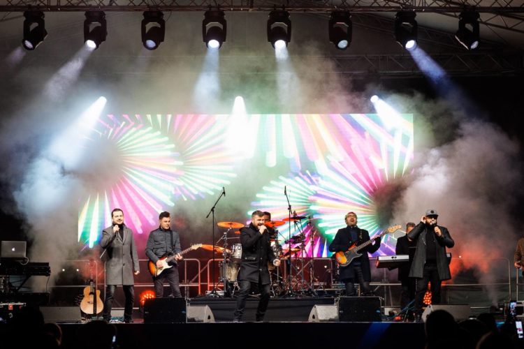 Concert de excepție, la OrheiLand, de Revelion! Mii de oameni au întâmpinat noul an într-o atmosferă de poveste!