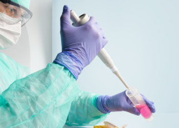 В Пекине выявили первый случай заражения омикрон-штаммом коронавируса