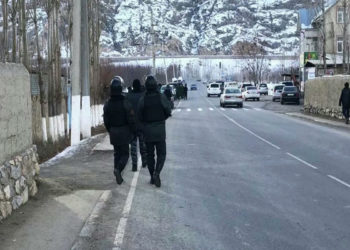 В Киргизии мирных жителей эвакуируют из зоны конфликта на границе с Таджикистаном