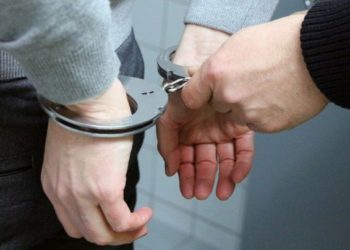 Cinci indivizi, printre care și un polițist de frontieră, au fost reținuți pentru comercializarea în Moldova a autoturismelor furate din UE | VIDEO