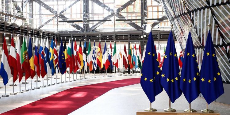 ЕС в 15-й раз продлил на полгода экономические санкции против России