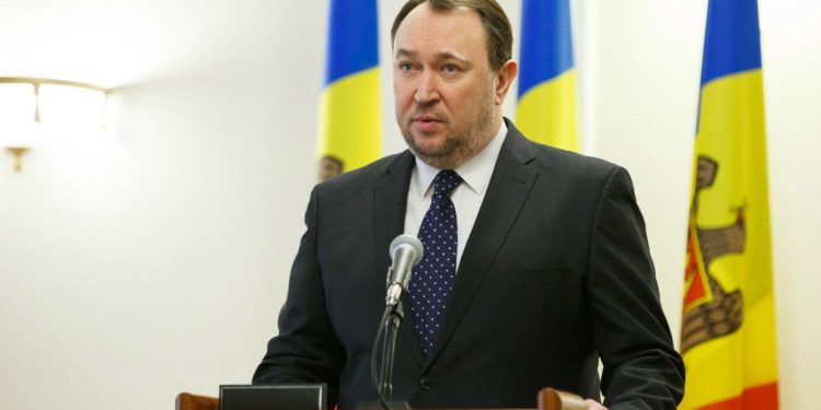 „Cel ce are ciocanul în mână, orice problemă o vede ca pe un cui”: Fostul președinte al CC a criticat dur amendamentul la proiectul de lege cu privire la avocatură | VIDEO