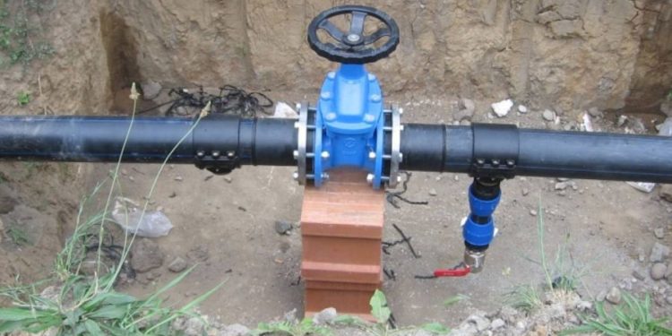 Pierderi uriașe, de zeci de milioane de metri cubi de apă pe an. Topul localităților unde se pierde apa pe drum