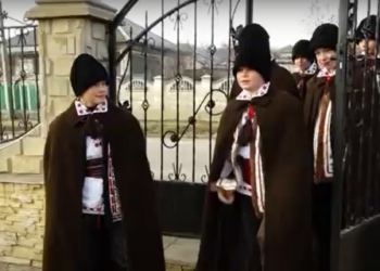 Tradițiile și obiceiurile de Anul Nou pe stil Vechi și ajunul Sfântului Vasile: urătorii umblă din casă în casă pentru a le dori gospodarilor un an bogat şi paşnic | VIDEO