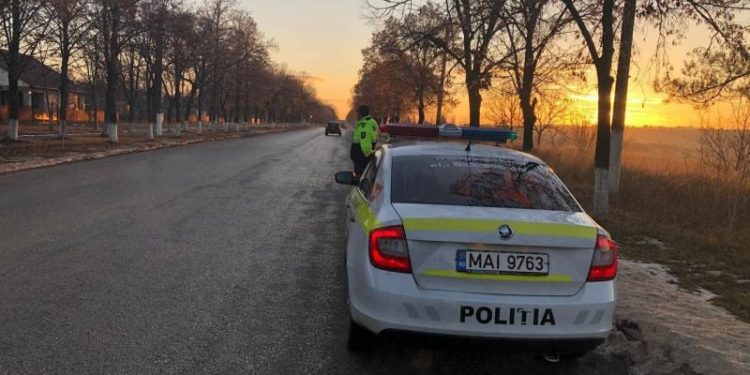 Peste 1900 de șoferi, amendați în weekend: 24 dintre aceștia erau băuți