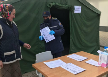 Test la Covid în cort, pentru a evita îmbulzeala în policlinici: 16 puncte vor activa vor în preajma policlinicilor din capitală | VIDEO