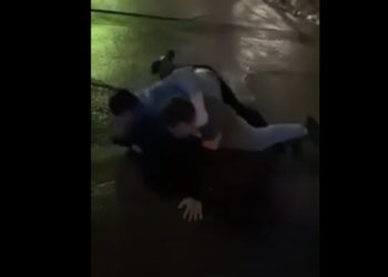 Tik-tokerul care a bătut crunt un tânăr în fața unui club din capitală, pe banca acuzaților: Procurorii vin cu două capete de acuzare și un nou mandat de 30 de zile | VIDEO