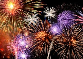 Un bărbat a rămas fără o mână, iar altul a avut nevoie de îngrijire medicale, după ce au lansat artificii în noaptea de Revelion | VIDEO