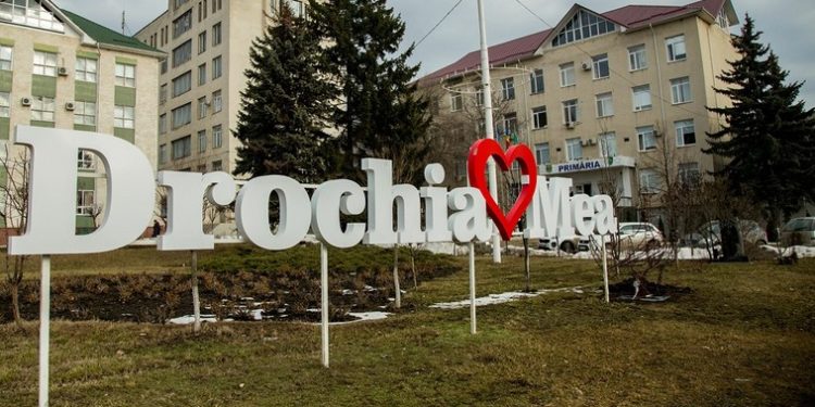 Drochia: Un minor, amenințat cu cuțitul și deposedat de telefon