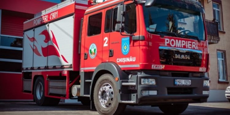 Casă cuprinsă de flăcări, la Hîncești. Proprietara, găsită fără suflare