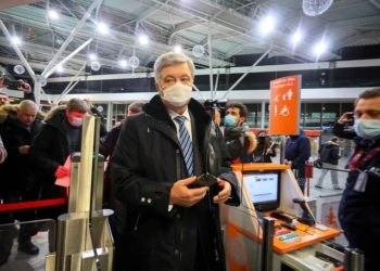 Петр Порошенко вернулся в Украину. Ему грозит арест по делу о госизмене